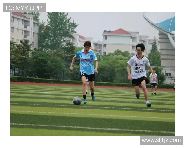 足球明星脚底拉球技巧大揭秘精彩视频分享让你领略足球魅力与技术之美