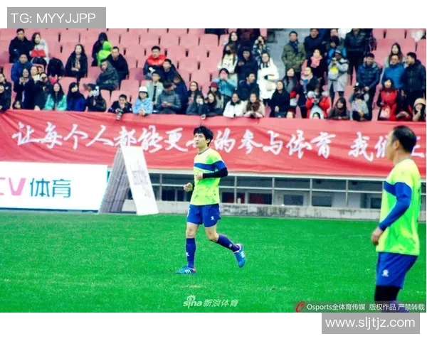 野子与足球明星的亲密关系揭秘及其背后的故事分析